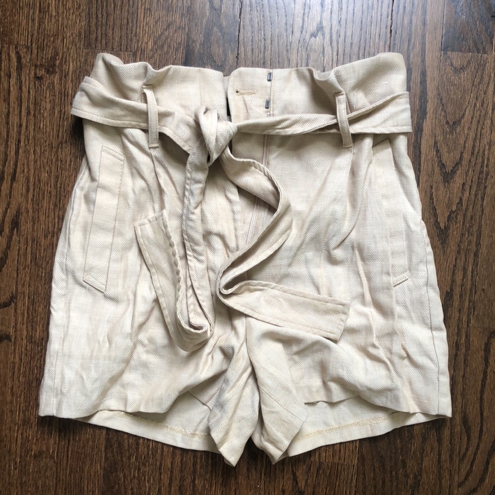 LAST CHANCE DONATING THIS WEEK 🛍️ NWOT Express Belted High Waisted Linen Shorts